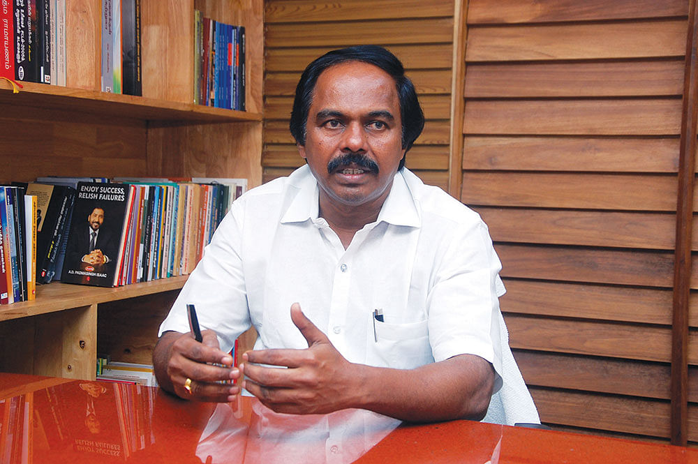 மனோ தங்கராஜ்