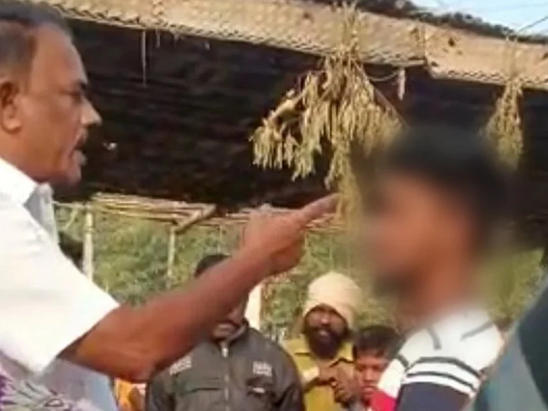 "யாரைக் கேட்டு கோயிலுக்குள்ள போனே?" - பட்டியலின இளைஞரை ஆபாசமாகத் திட்டிய திமுக பிரமுகர் கைது
