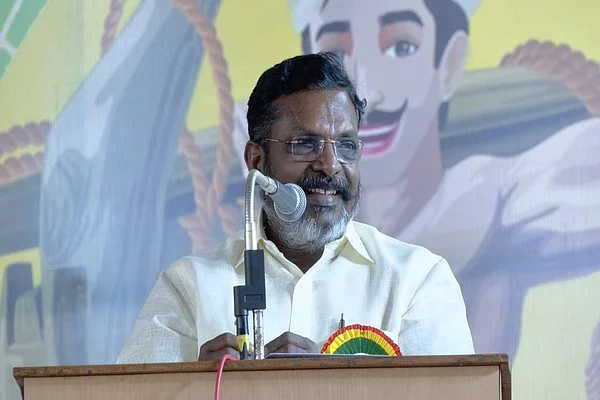 மேடையில் பேசும் தொல்.திருமாவளவன்
