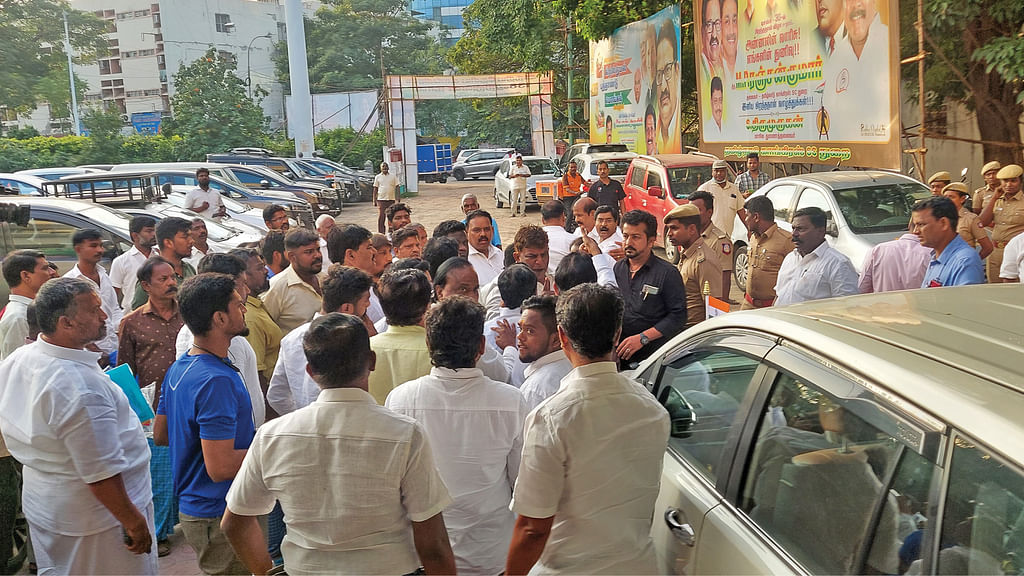 மெட்ராஸ் உயர் நீதிமன்ற வழக்கறிஞர்கள் சங்கத்’ தேர்தல்