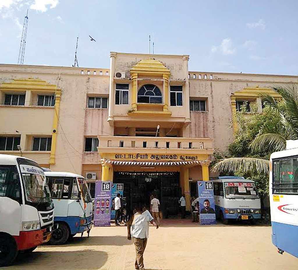 கிராம உதவியாளர் பணிநியமன ரத்து சர்ச்சை... செய்தி போட்டால் வழக்கு போடுவேன்! - மிரட்டும் நாகை கலெக்டர்