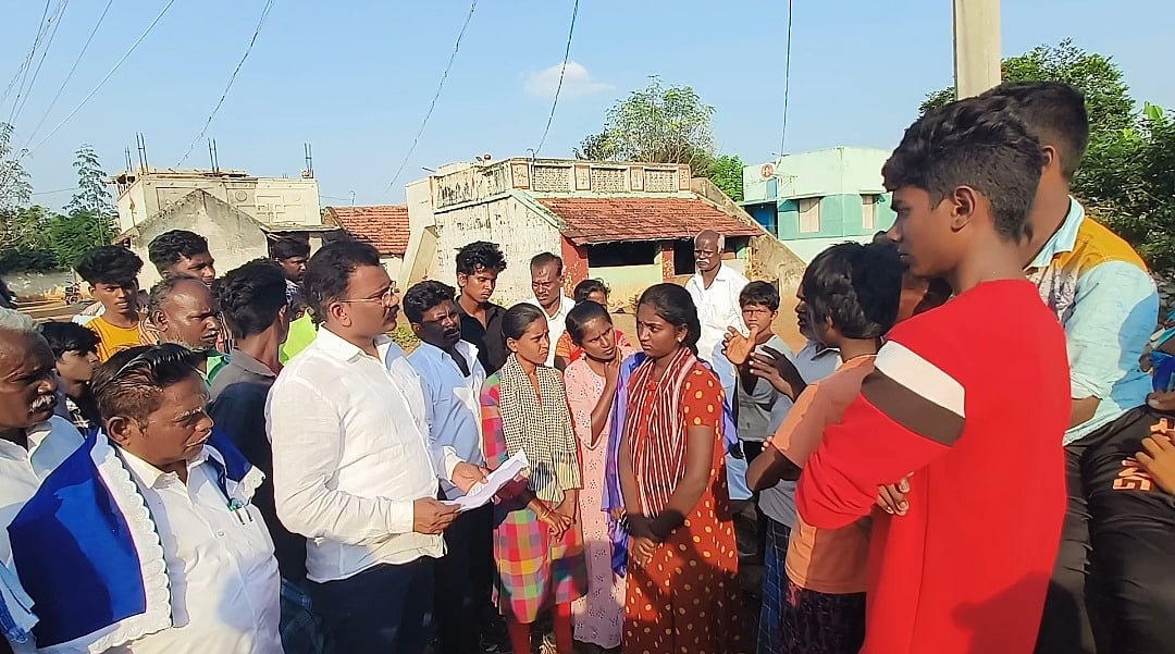 புதுக்கோட்டை: ``நாங்க புத்தாண்டு கொண்டாடக்கூடாதா..?