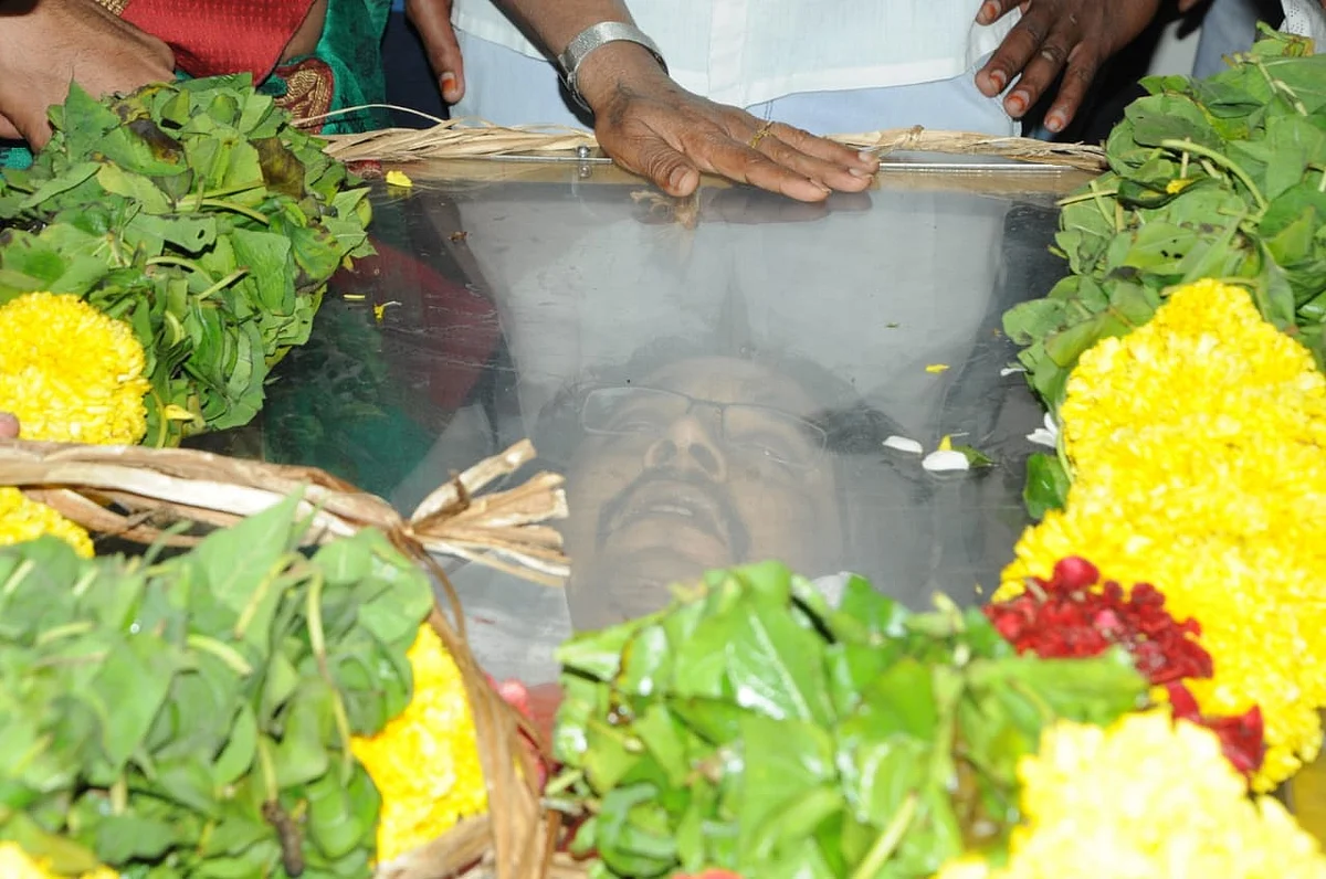 உயிரிழந்த நிலையில் எம்.எல்.ஏ