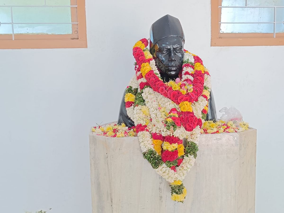 கொடிகாத்த குமரன் நினைவுத் தூண்
