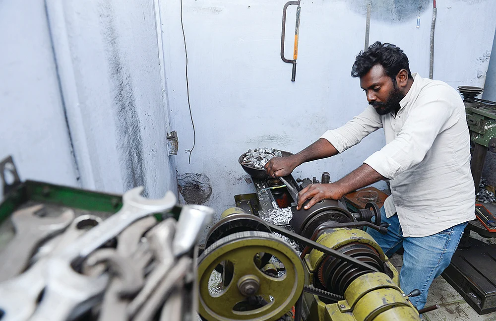 மாரத்தான் மனிதர்கள் - 19 - குளங்களை மீட்கும் இளைஞர்
