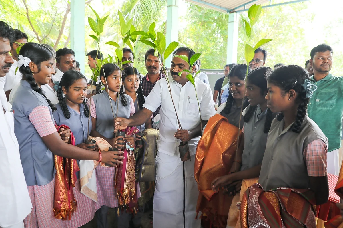 நீர் சேமிப்புக்கான விழாவில் அமைச்சர்
மெய்யநாதன்