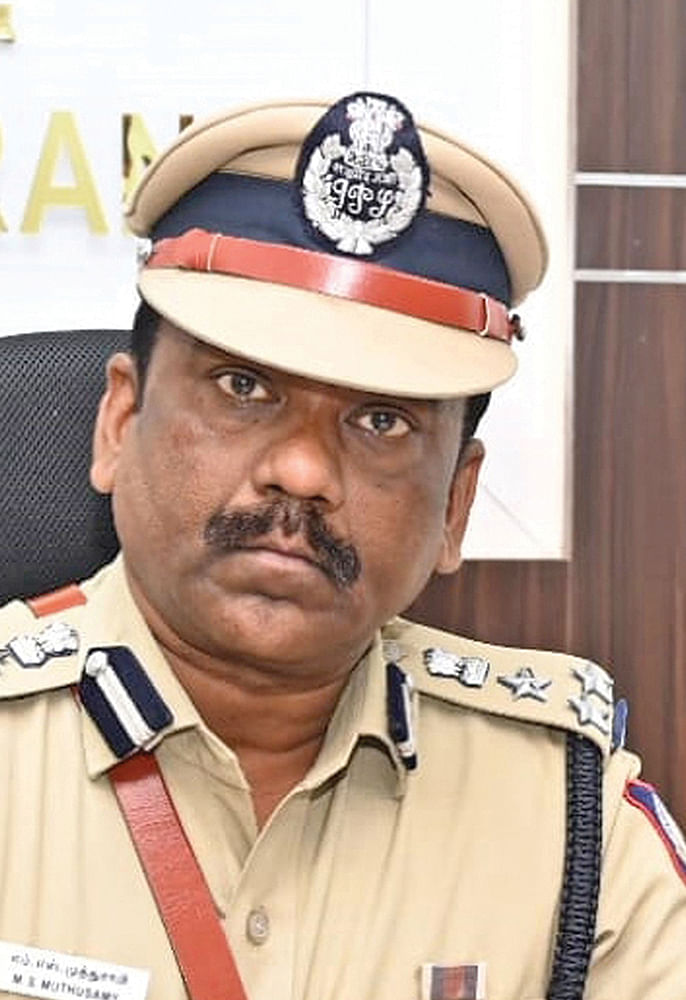 கிட்னி கல் கரையுது... கொரோனா கிருமி ஓடுது..! - திருவண்ணாமலையில் குவியும் போலிச் சாமியார்கள்!