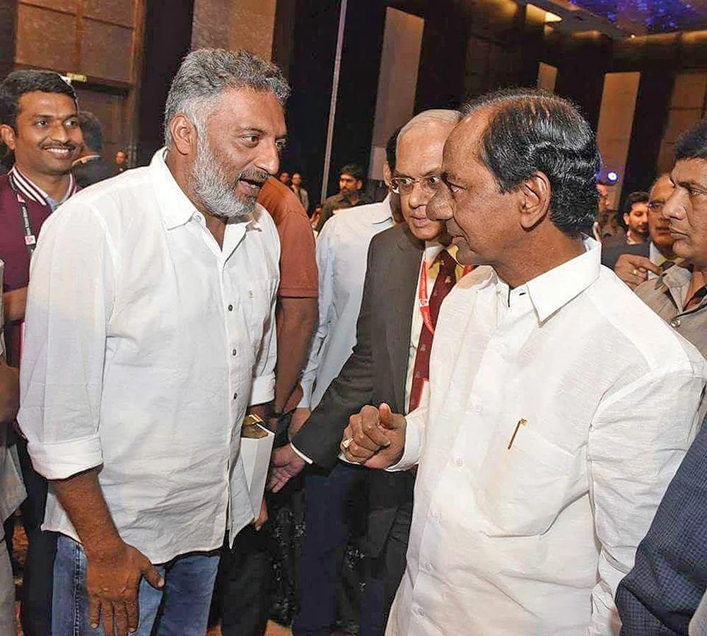 கே.சி.ஆருடன் களம் காணும் நடிகர் பிரகாஷ்ராஜ்... கர்நாடகாவில் தடம் பதிக்குமா இணைந்த கரங்கள்?