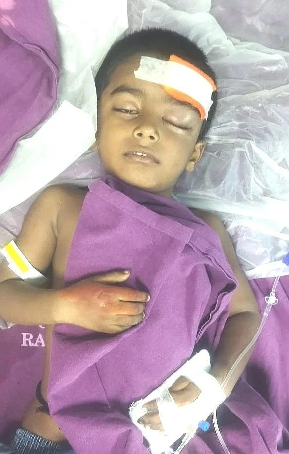 சிகிச்சை பெறும் சிறுவன்