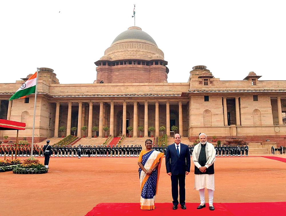 presidentofindia: முர்முவும் மூவர்ணக்கொடியும்!