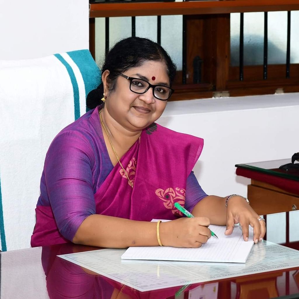 உயர்கல்வித்துறை அமைச்சர் ஆர்.பிந்து