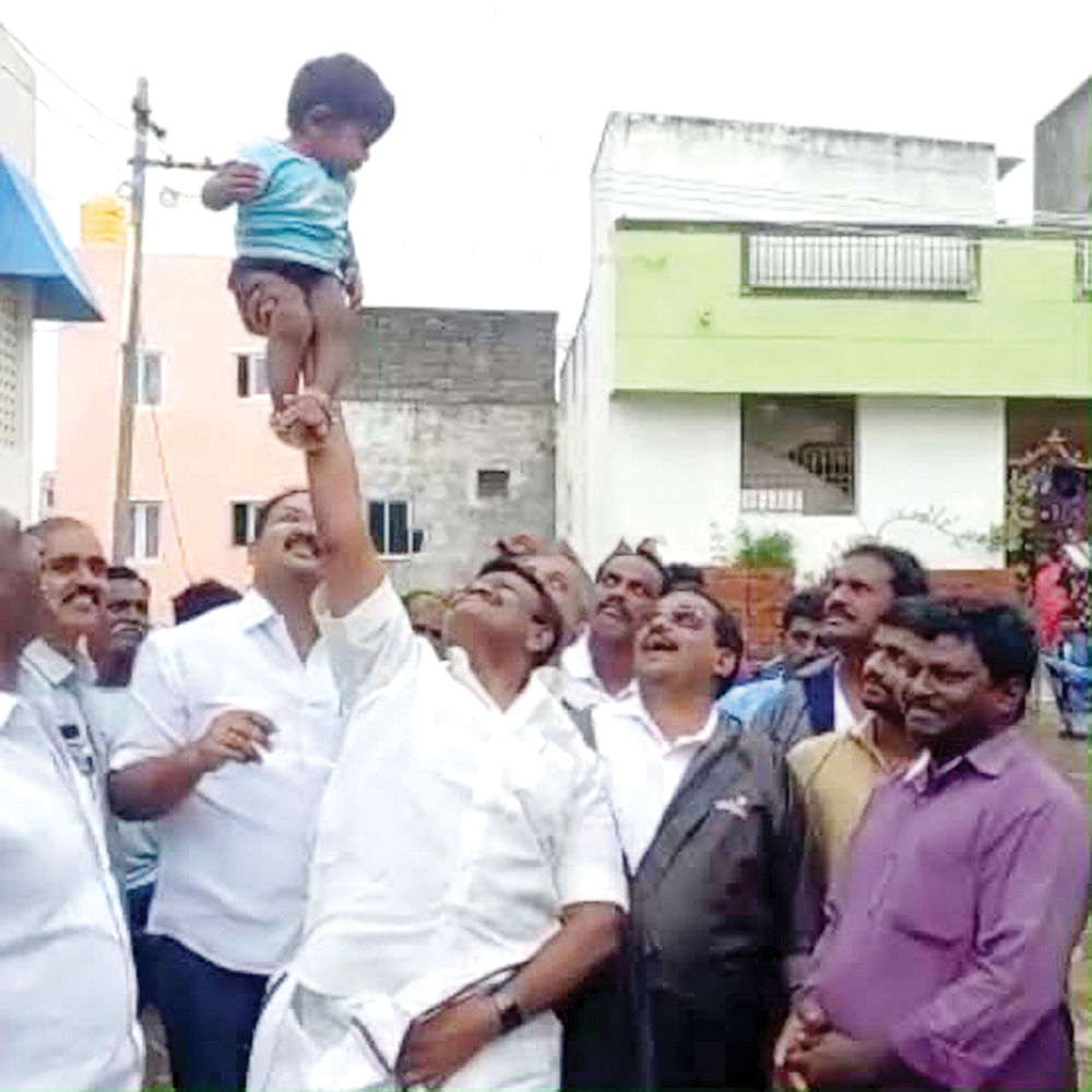 ஜோக்கரா... வில்லனா? - அமைச்சர் நாசரின் அக்கப்போர்கள்!