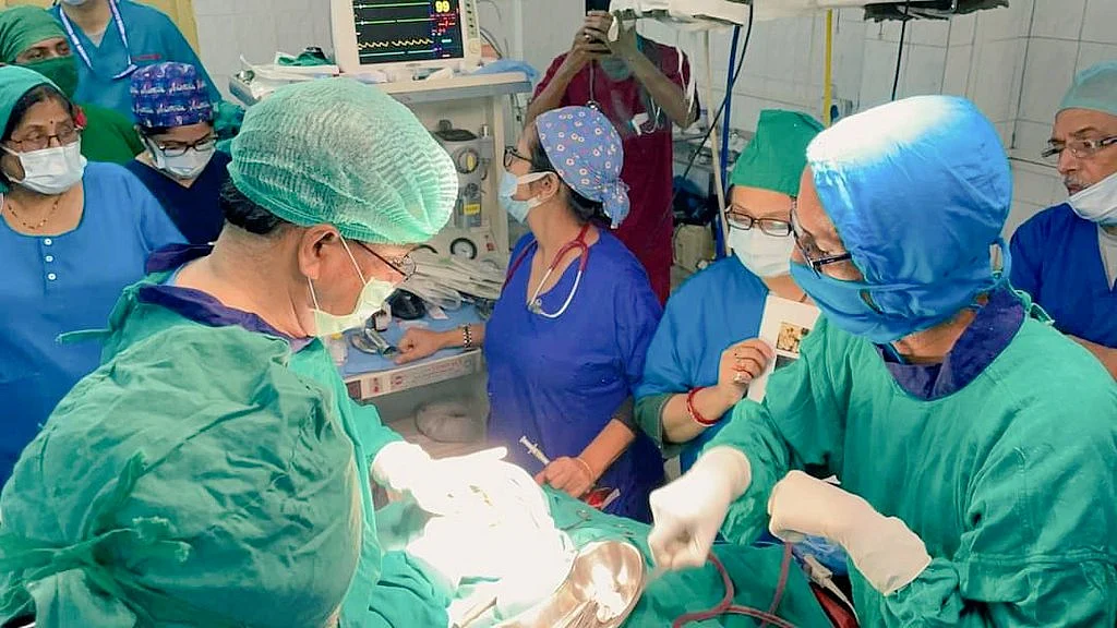 அறுவை சிகிச்சை செய்த திரிபுரா முதல்வர் மாணிக் சஹா
