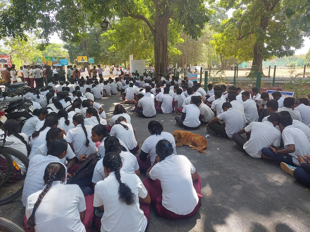 மாணவர்கள் போராட்டம்