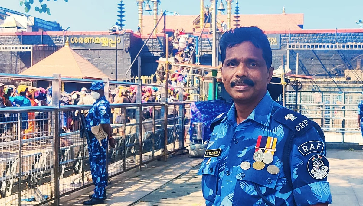 சபரிமலையில் பாதுகாப்பு பணியில் ஆர்.ஏ.எஃப் வீரர்