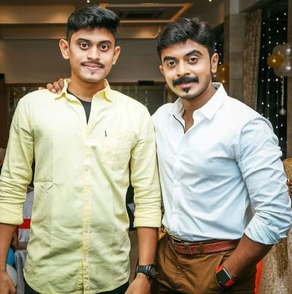 அசிமுடன் ஆதில்