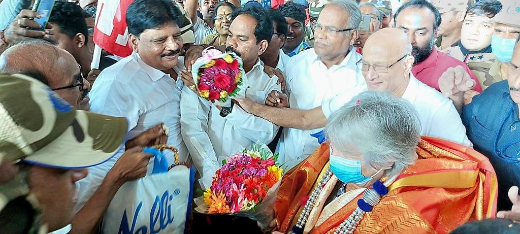 சிபிஎம் மாநில செயலாளர் கே.பாலகிருஷ்ணருடன் அலெய்டா குவேரா