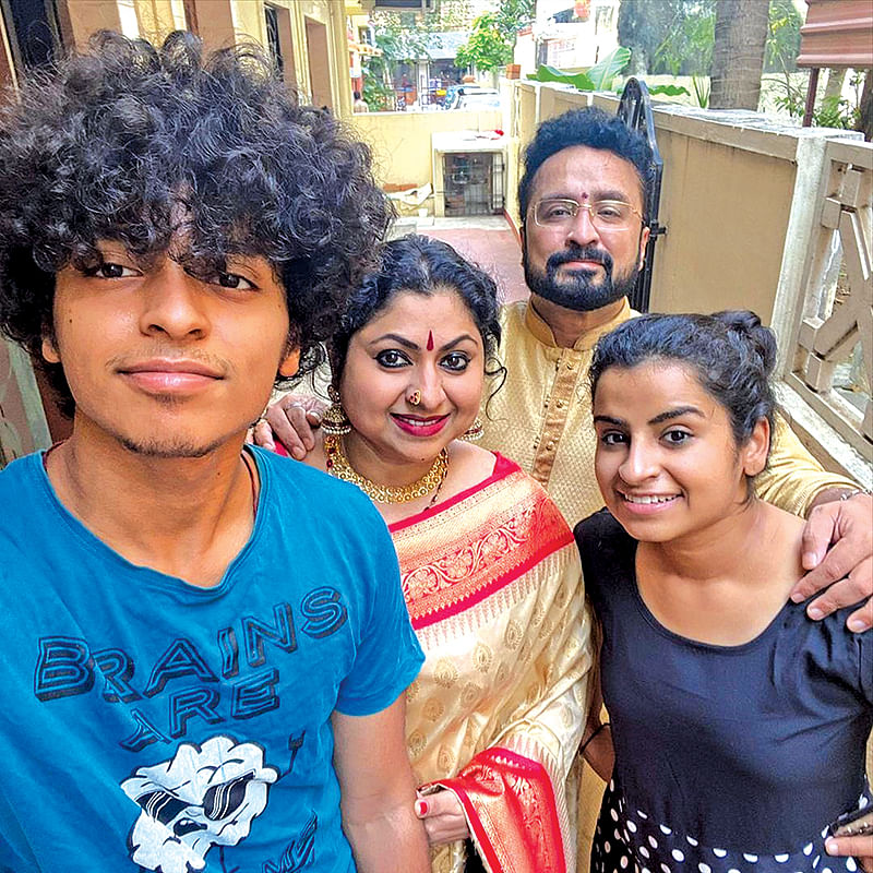 பின்னி கிருஷ்ணகுமார் குடும்பத்தினர்