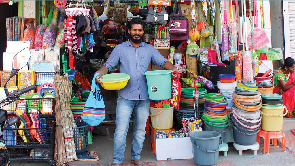 தினேஷ்
