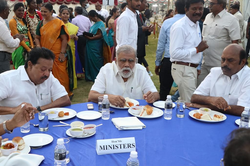 அமைச்சர்கள் ஐ.பெரியசாமி, எ.வ.வேலு, பொன்முடி