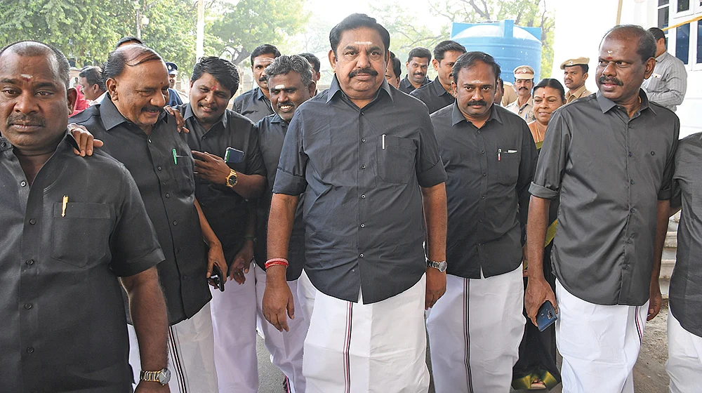 ஈரோடு கவுன்ட்டவுன் ஸ்டார்ட்... முறுக்கி நிற்கும் எடப்பாடி... பதற்றத்தில் பா.ஜ.க!