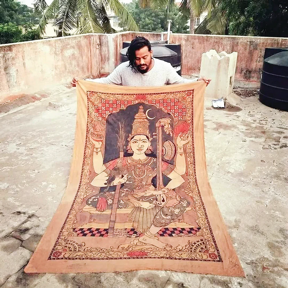 மீனாட்சி அம்மன் கோயிலில் ‘தங்கலான்’ கேரக்டர்கள்!