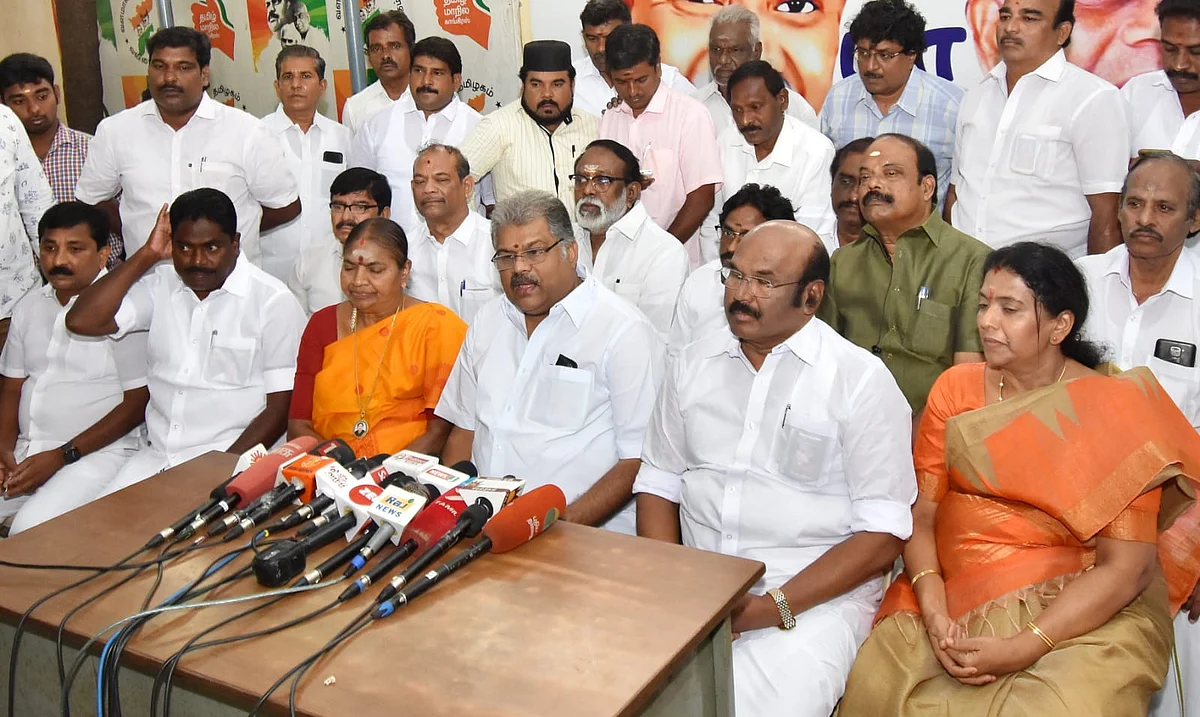 ஜெயக்குமார் - ஜி.கே.வாசன்
