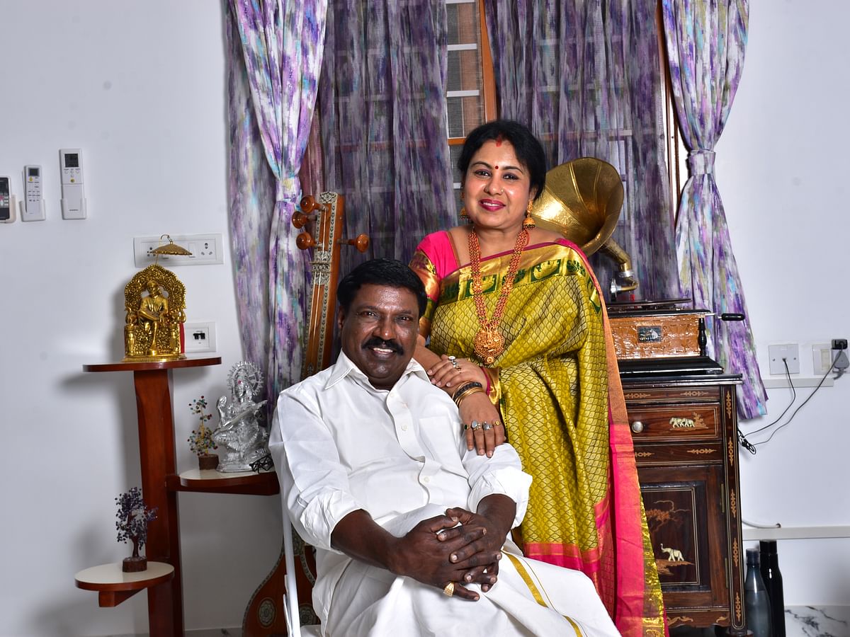 ``பழைய துணி, டயரை எரிக்கறதுதான் பண்டிகையா?" - பாடகர் புஷ்பவனம் குப்புசாமி ஆதங்கம்!