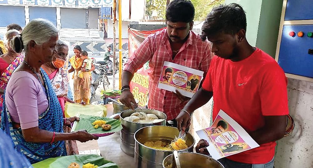 வாரிசு... துணிவுக்கு WAR எதுக்கு? - வேண்டாம் இந்த ரசிக சண்டை!