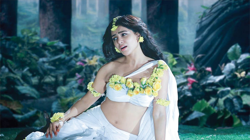 Samantha: அழகிய மலர் வனம்!