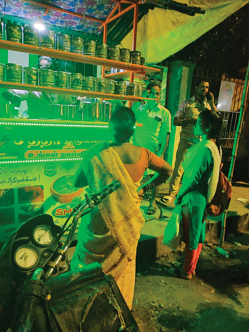 மூலிகை சூப் கடையில்