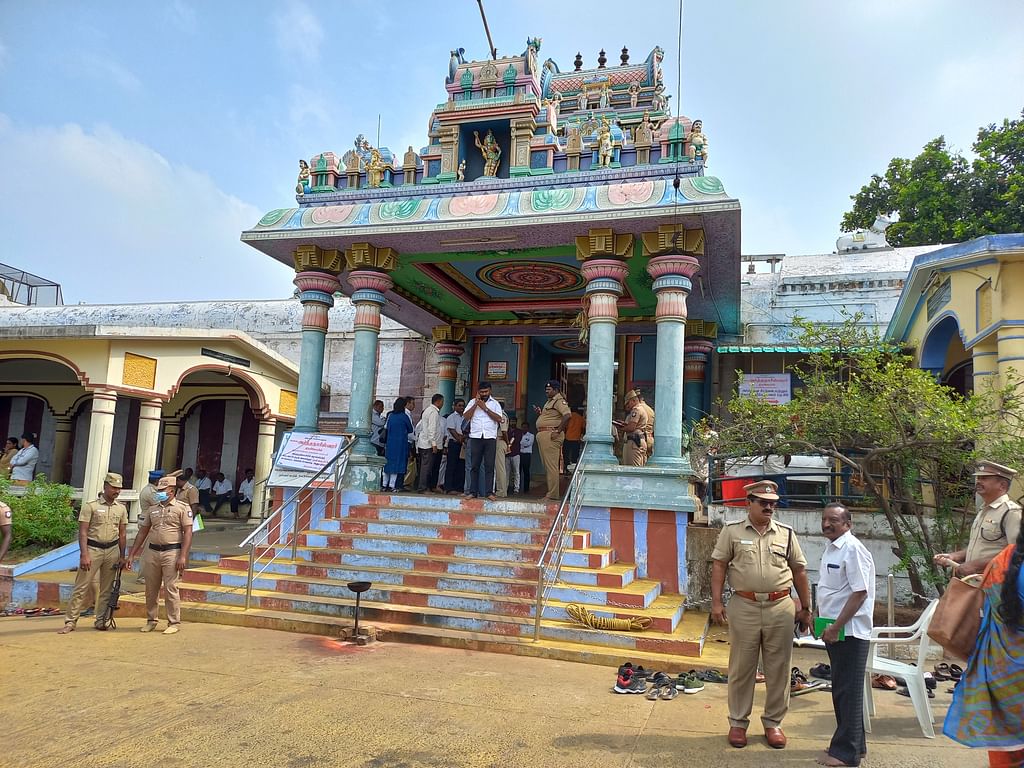 பாதுகாப்பு பணியில் போலீஸார்