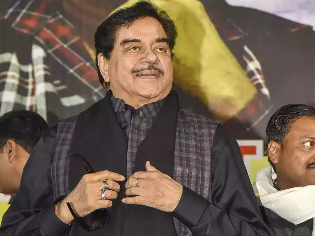 ``ராகுல் காந்திக்கு பிரதமராகும் தகுதி இருக்கிறது” - சத்ருகன் சின்ஹா கருத்தால் திரிணாமுல் ஷாக்