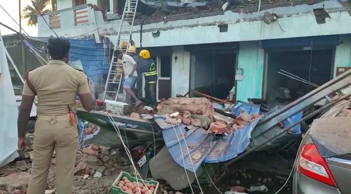 திண்டுக்கல்​: வெடி விபத்தில் தம்பதி பலி... விதிமீறிய பட்டாசு தயாரிப்பு காரணமா?!