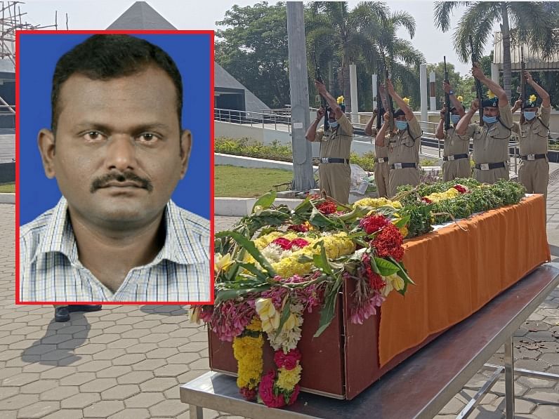 திரிபுராவில் உயிரிழந்த ஈரோடு ராணுவ வீரர்; 21 துப்பாக்கிக் குண்டுகள் முழங்க தகனம் செய்யப்பட்ட உடல்!