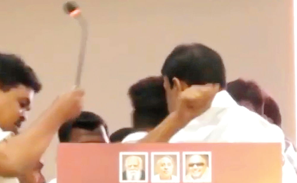 ஜோக்கரா... வில்லனா? - அமைச்சர் நாசரின் அக்கப்போர்கள்!
