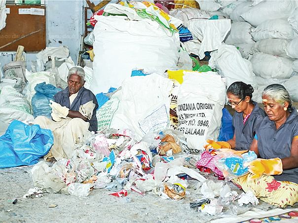 ஒரு கிலோவுக்கு 6 ரூபாய்...
குப்பை கொடுத்தால் பணம் கொடுக்கும் வித்தியாசமான வங்கி!