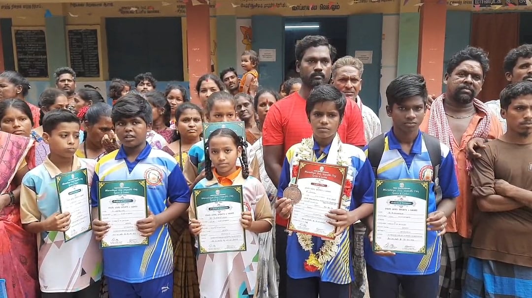 மாநில குத்துச்சண்டை போட்டி: பதக்கம் வென்ற நடோடியின மாணவருக்கு ஊர்வலம் சென்று உற்சாக வரவேற்பு!