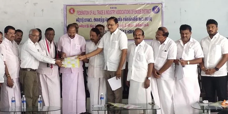 அ.தி.மு.க-வினரிடம் மனு அளிப்பு