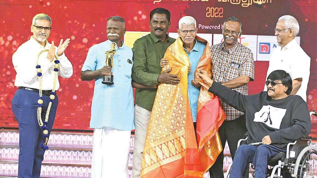 பெருந்தமிழர் விருது