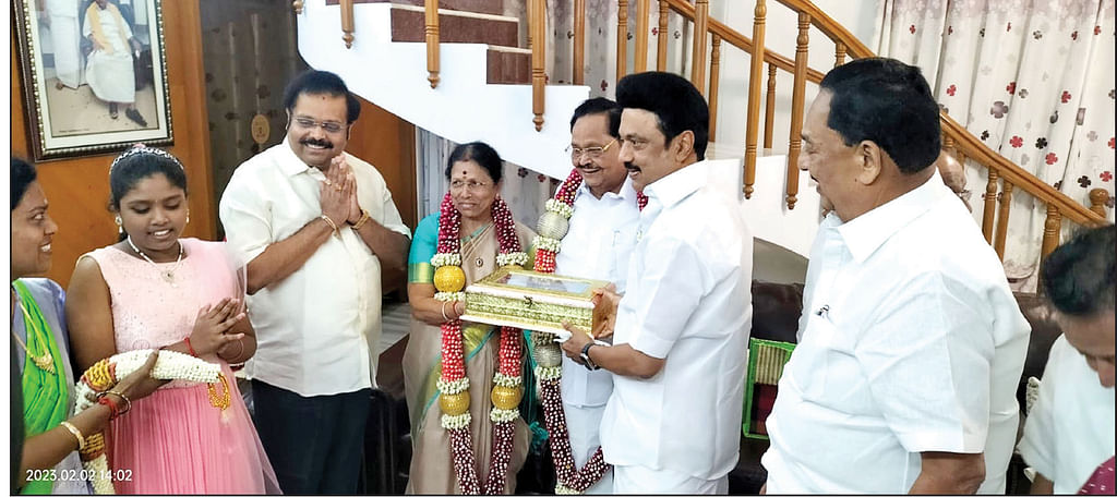 மிஸ்டர் கழுகு: முடங்கும் இலை? - டெல்லி ஆட்டம்!