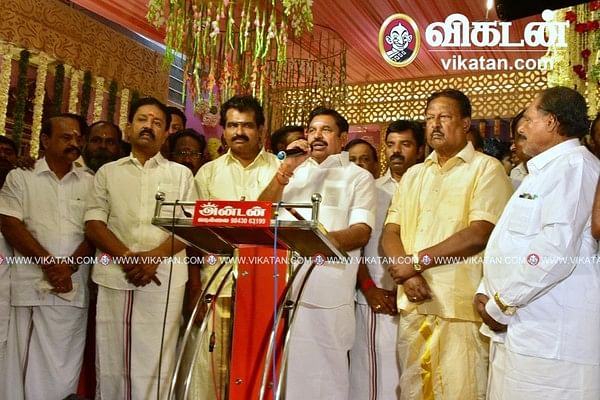 திருமணவிழாவில் பேசும் எடப்பாடி பழனிசாமி