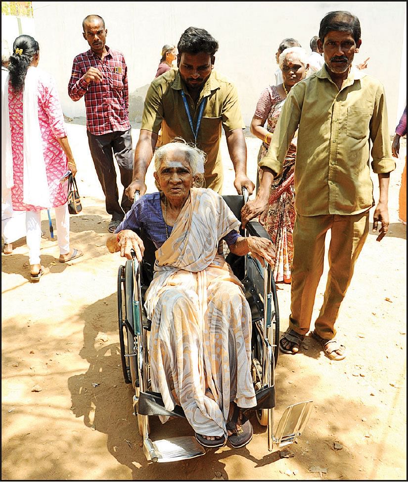 தடையில்லா பட்டுவாடா... தகராறு இல்லாத வாக்குப்பதிவு... தலையிடாத தேர்தல் ஆணையம்... கைகோத்த கழகங்கள்!