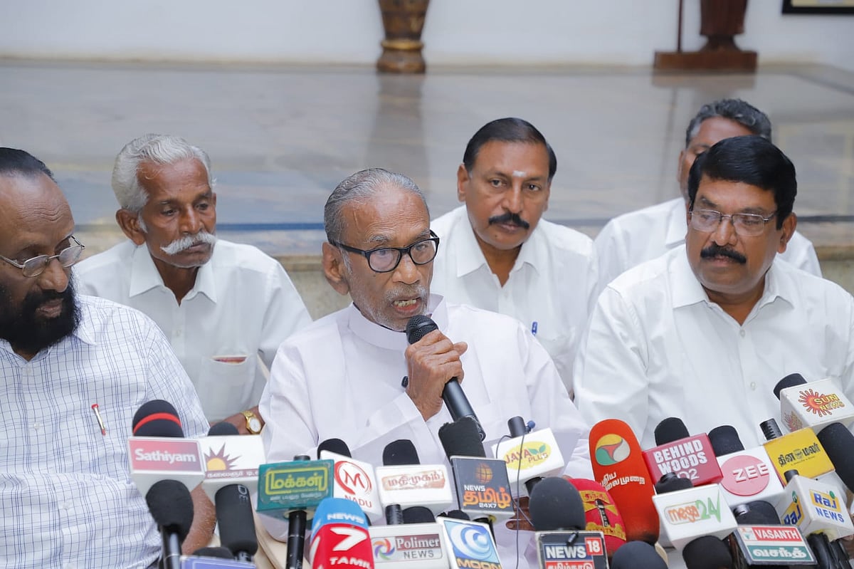 ``விடுதலைப் புலிகள் தலைவர் பிரபாகரன் நலமுடன் இருக்கிறார்” 
- பழ.நெடுமாறன்