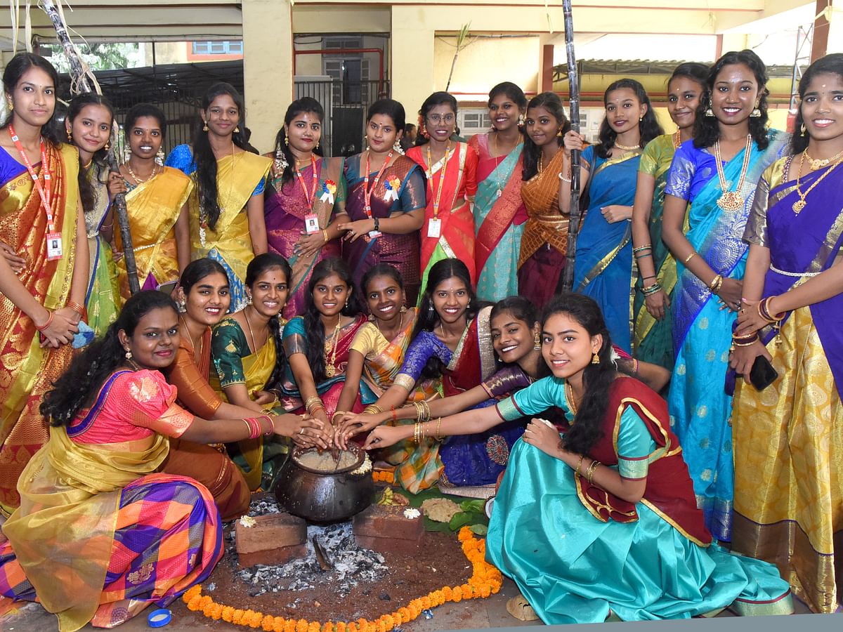 மும்பை: தமிழர்கள் அதிகம் படிக்கும் கல்லூரியில் பொங்கல் விழா - மாணவர்கள் உற்சாகம்!
