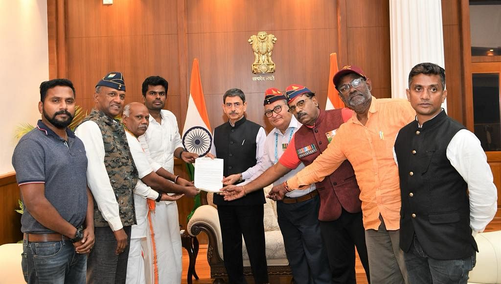 ஆளுநரிடம் அண்ணாமலை புகார் மனு