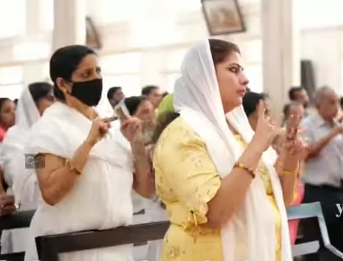 `சர்ச்சில் சைகை மொழியில் பிரார்த்தனை நடத்திய போதகர்'
நெகிழ்ந்த மாற்றுத்திறனாளிகள்!