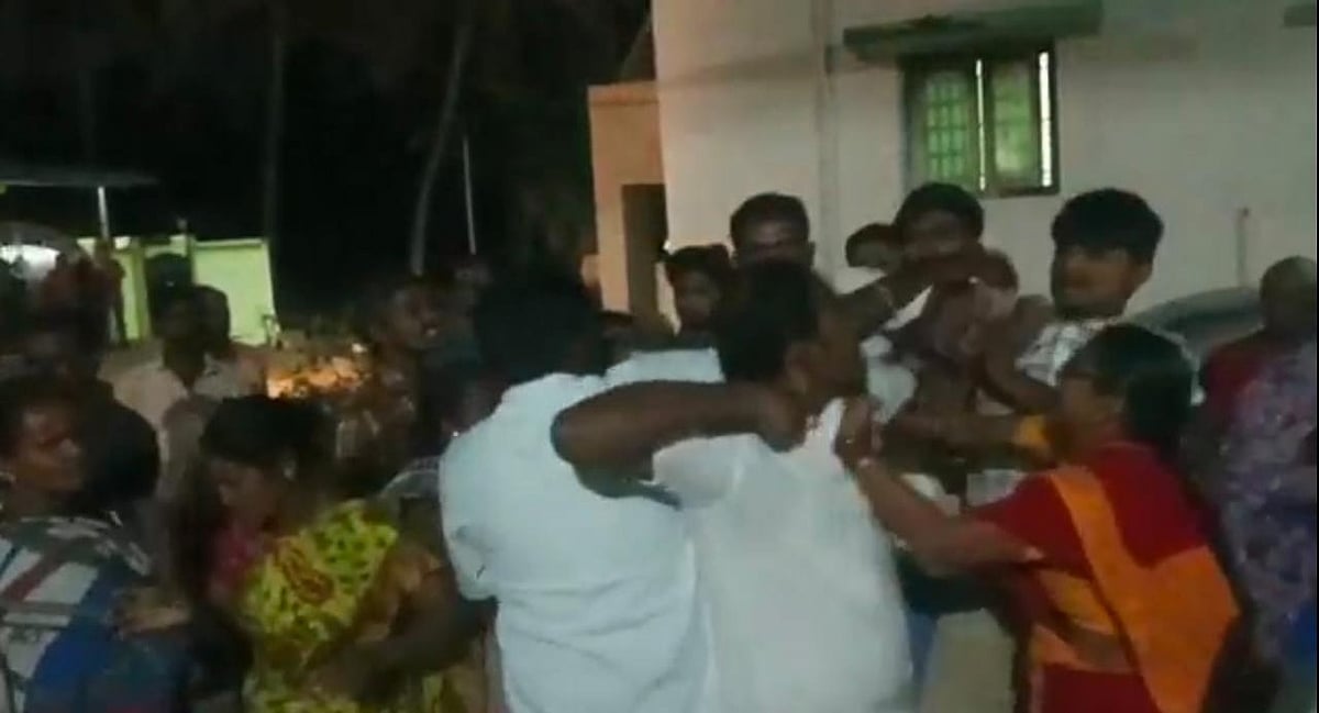 கோவை: குறைதீர்ப்பு கூட்டம்;  பொது மக்களைத் தாக்கினாரா திமுக கவுன்சிலர்? - போலீஸார் விசாரணை!