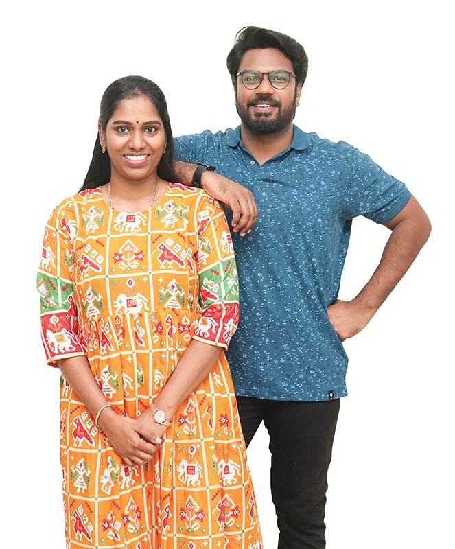 ரீல்ஸ் பட்டாளம்: மது பிரியா - விக்னு பரத்