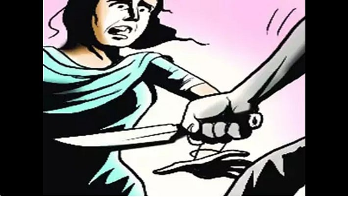 வீடு புகுந்து கொள்ளை; பீரோ சாவியை தர மறுத்த பெண்ணுக்கு கத்திக் குத்து! - மர்ம நபர்களுக்கு போலீஸ் வலை